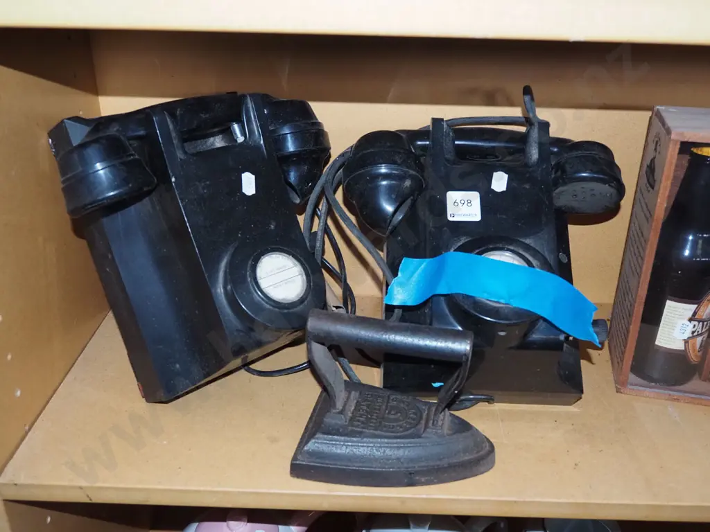 2x retro telephones, sad iron Image 1++