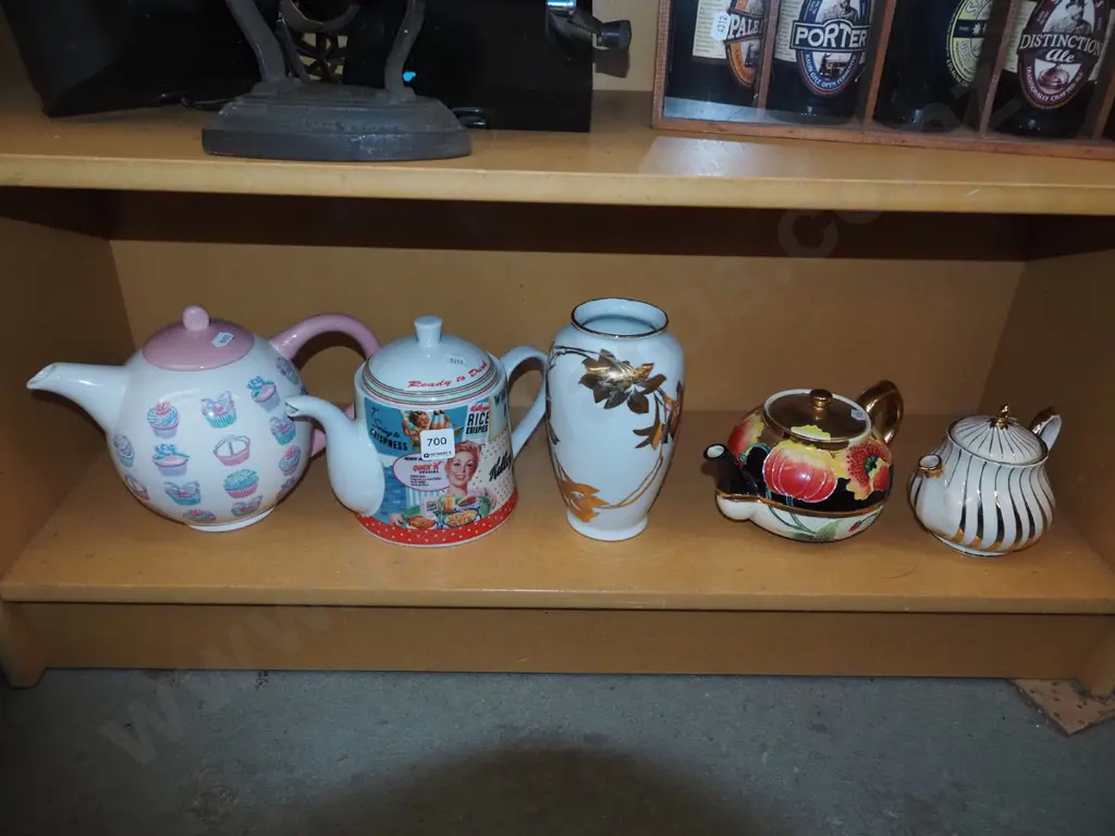 4x teapots, vase Image 1++