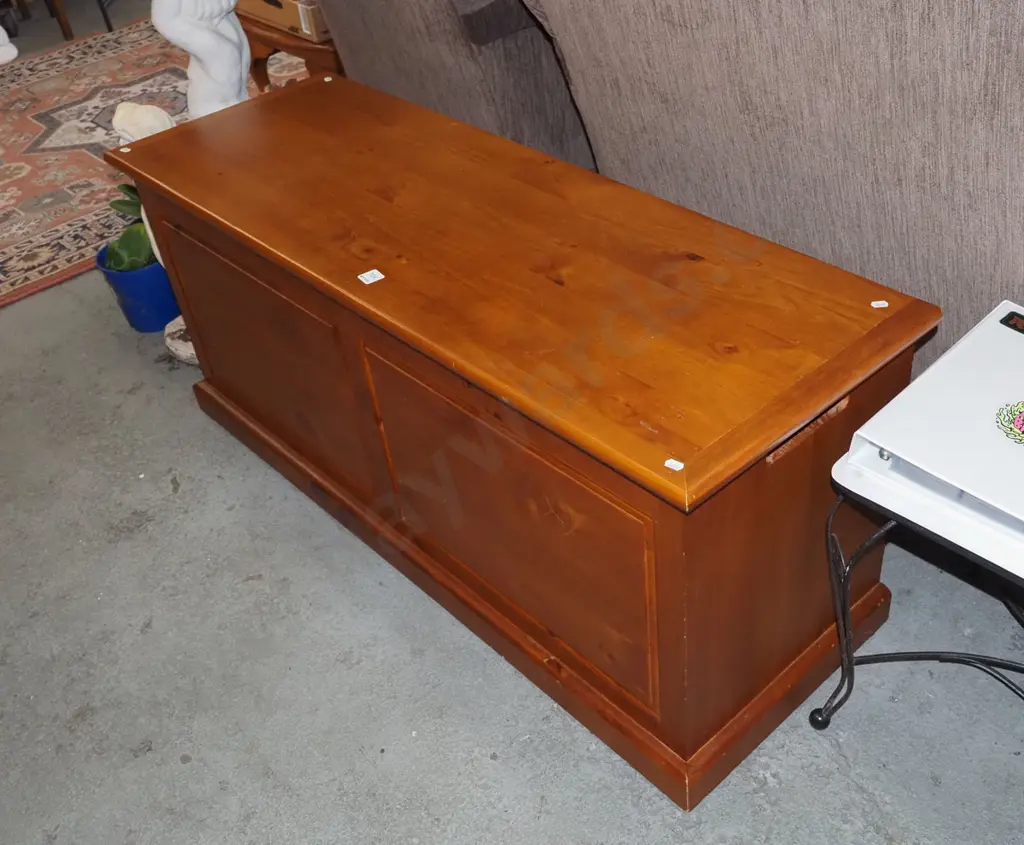 large pine blanket box H500 W1200 D400 Image 1++