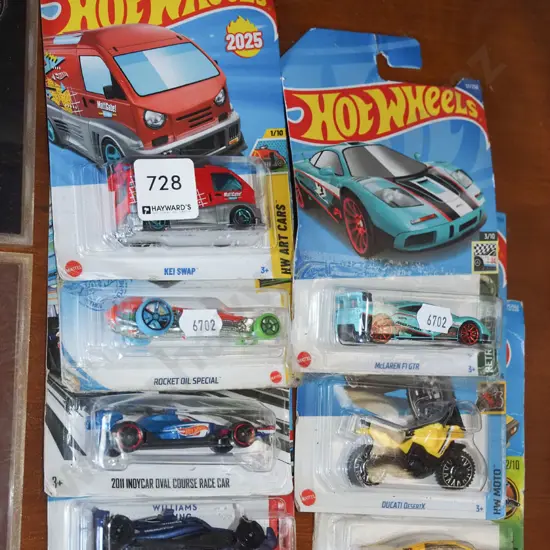 7x carded Hotwheels vehicles