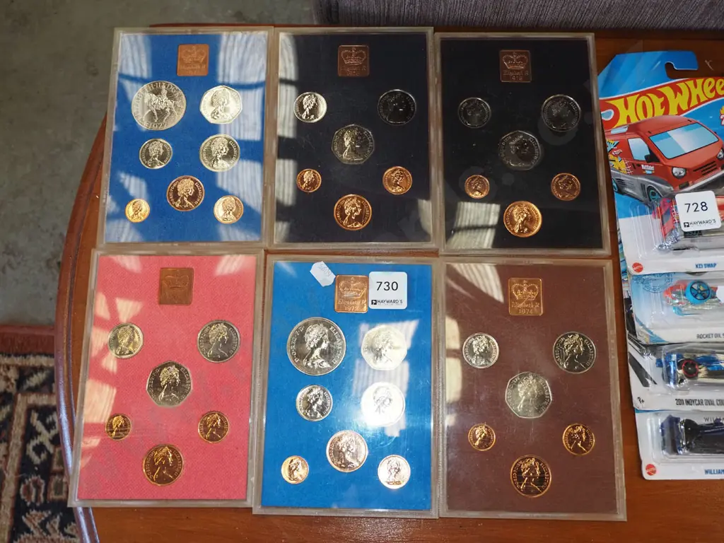 6x coin sets Image 1++