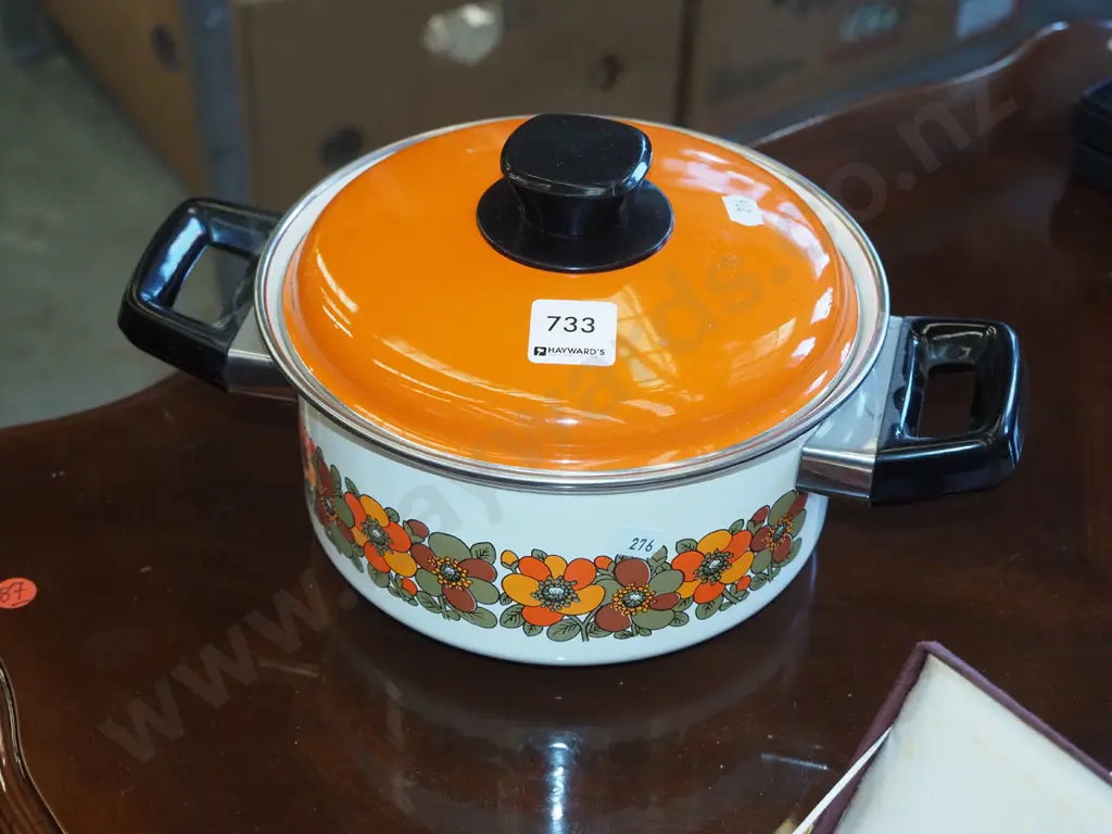 retro enamel lidded pot Image 1++