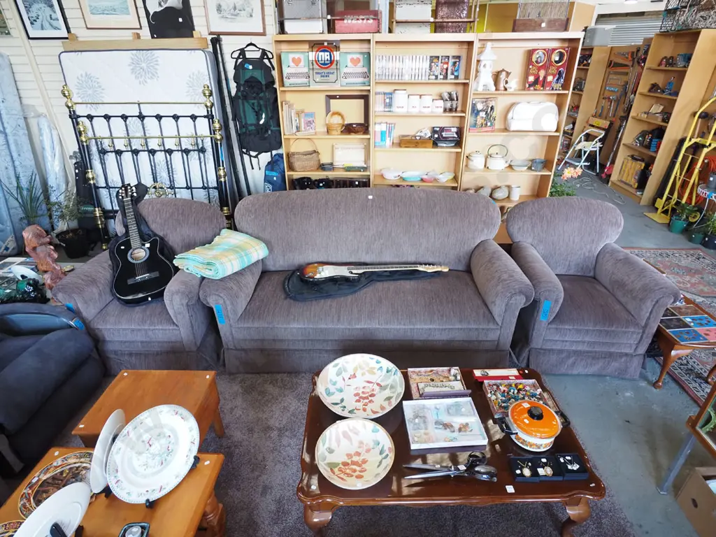 brown rolled arm 3 piece lounge suite - 3 seater and 2 singles Image 1++