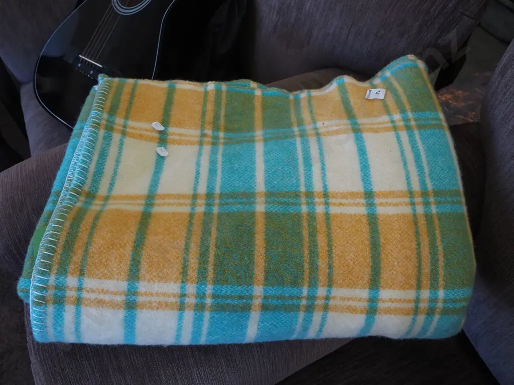 checked woollen blanket Image 1++