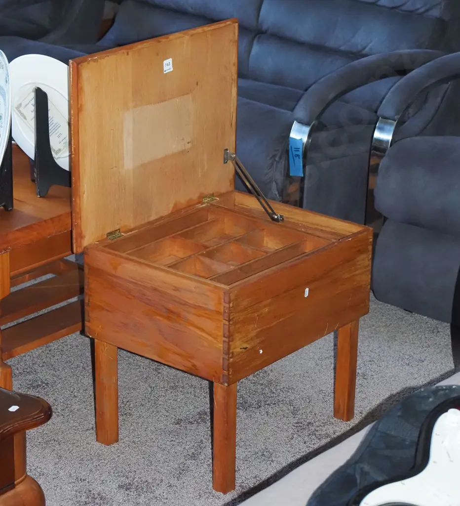 rimu end table/storage box with fitted interior Image 1++