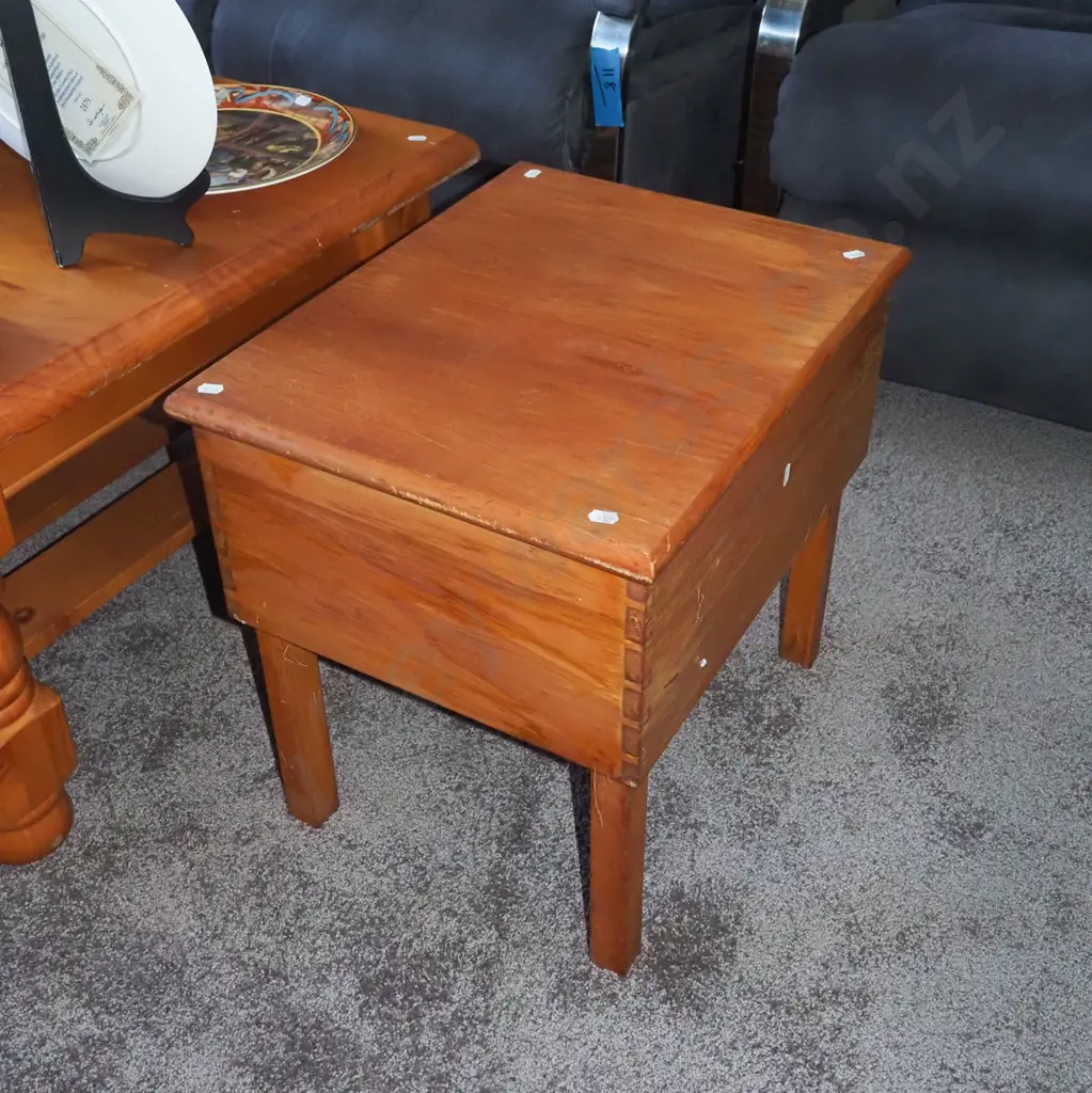 rimu end table/storage box with fitted interior Image 1++