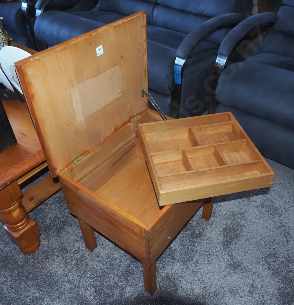 rimu end table/storage box with fitted interior Image 1++