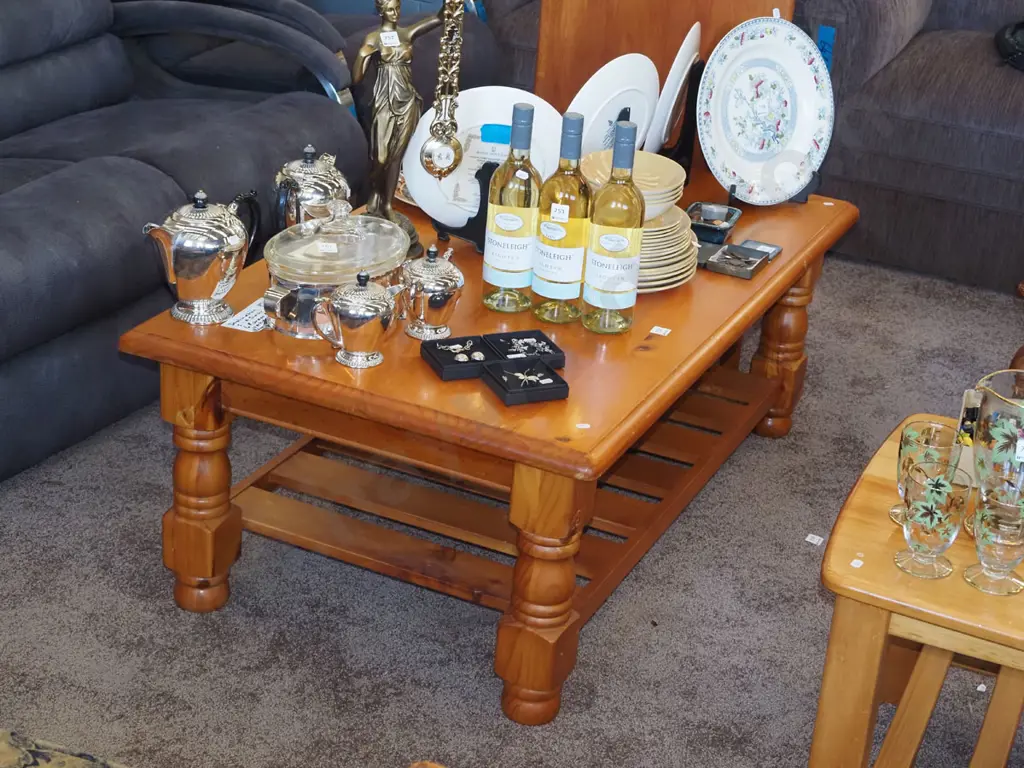 pine 2 tier coffee table H460 W1200 D710 Image 1++