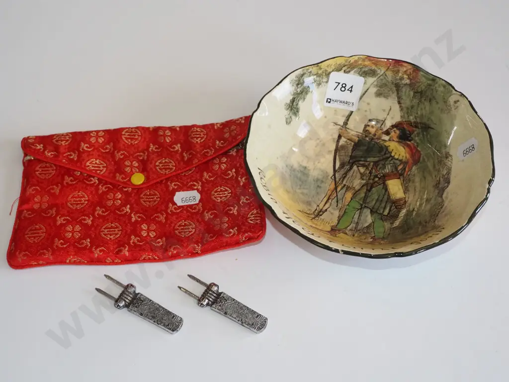 Royal Doulton - Robin Hood bowl (crack & crazing), 2x Maori themed corn holders, red fabric purse Image 1++