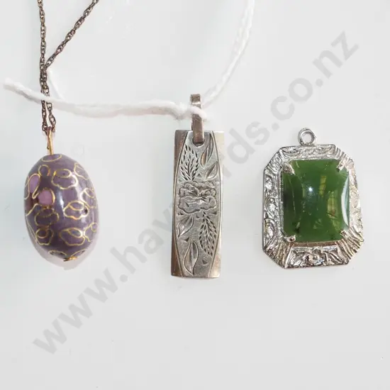 tray; greenstone pendant & 2 necklaces