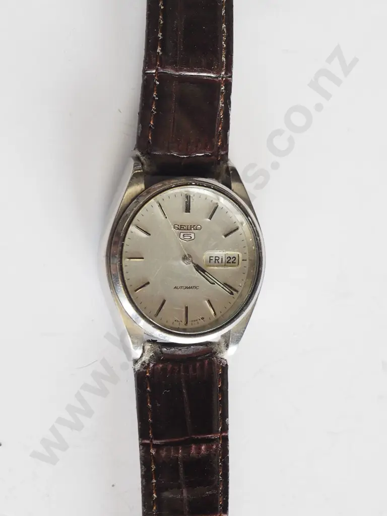 Seiko wrist watch - scratches to face Image 1++