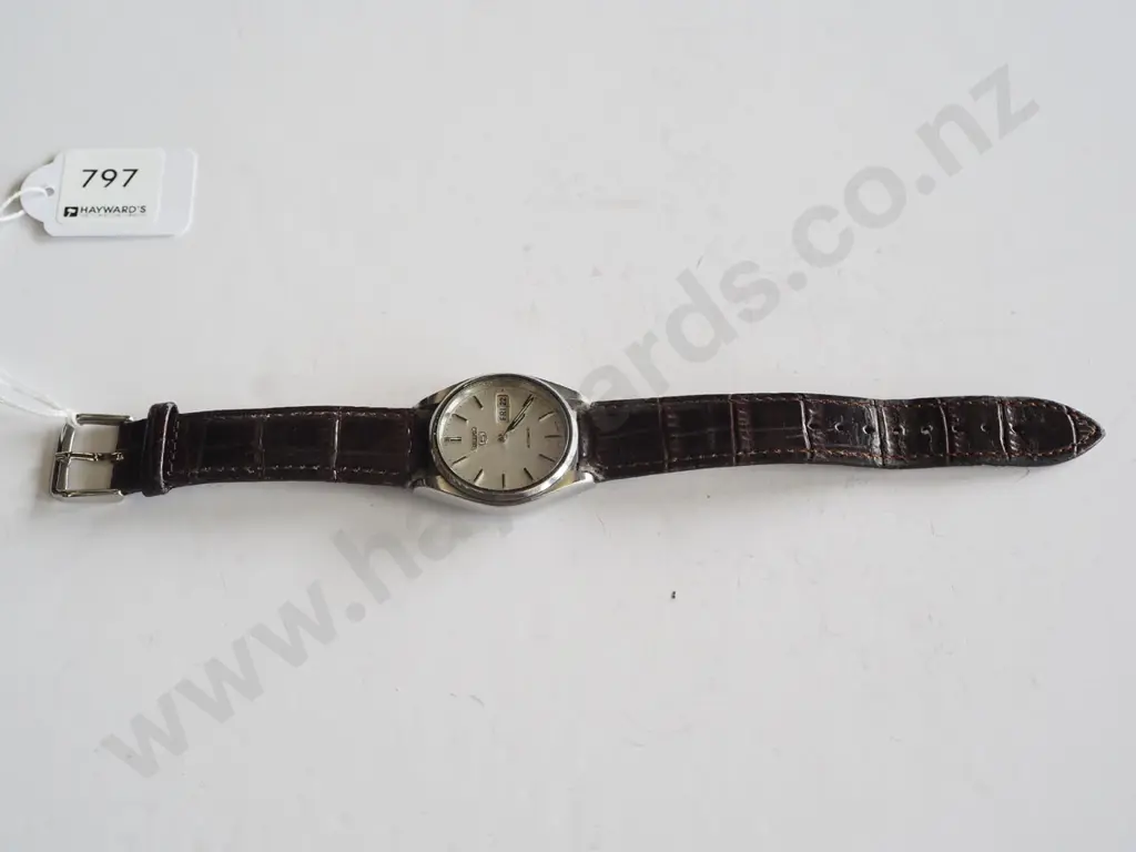 Seiko wrist watch - scratches to face Image 1++
