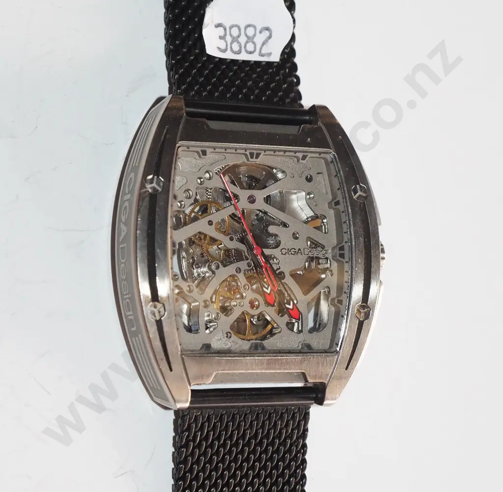 mens large wristwatch Image 1++