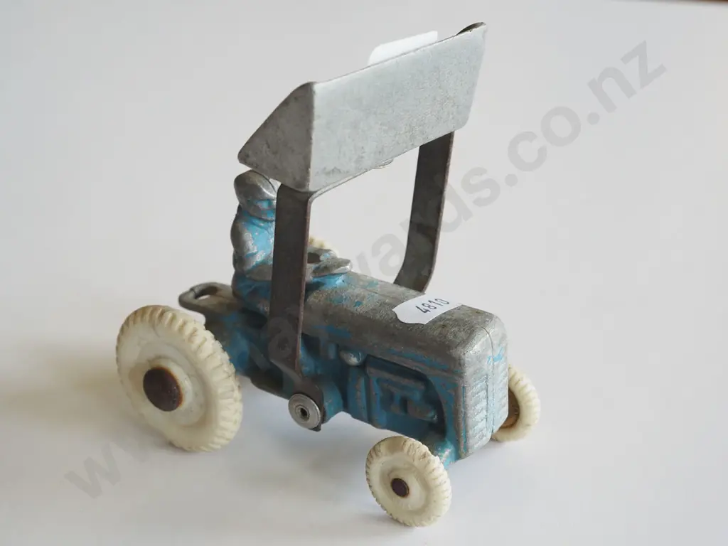 Fun Ho tractor with loader Image 1++
