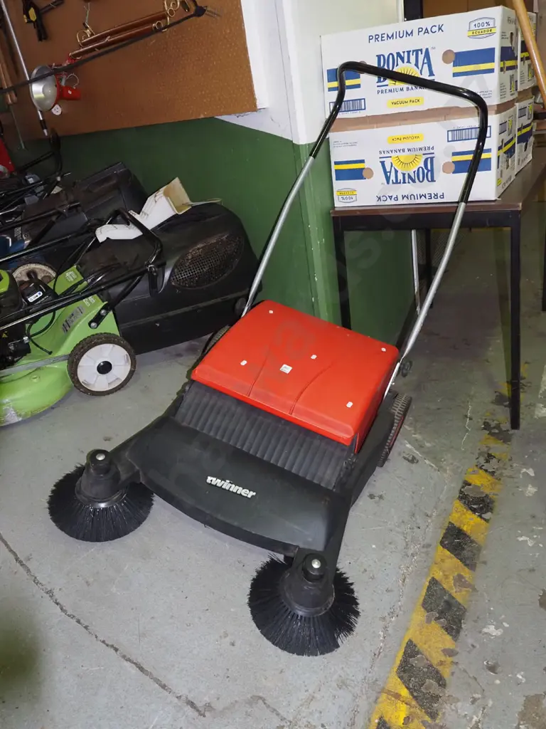 Stolzenberg Twinner 800 manual floor sweeper Image 1++