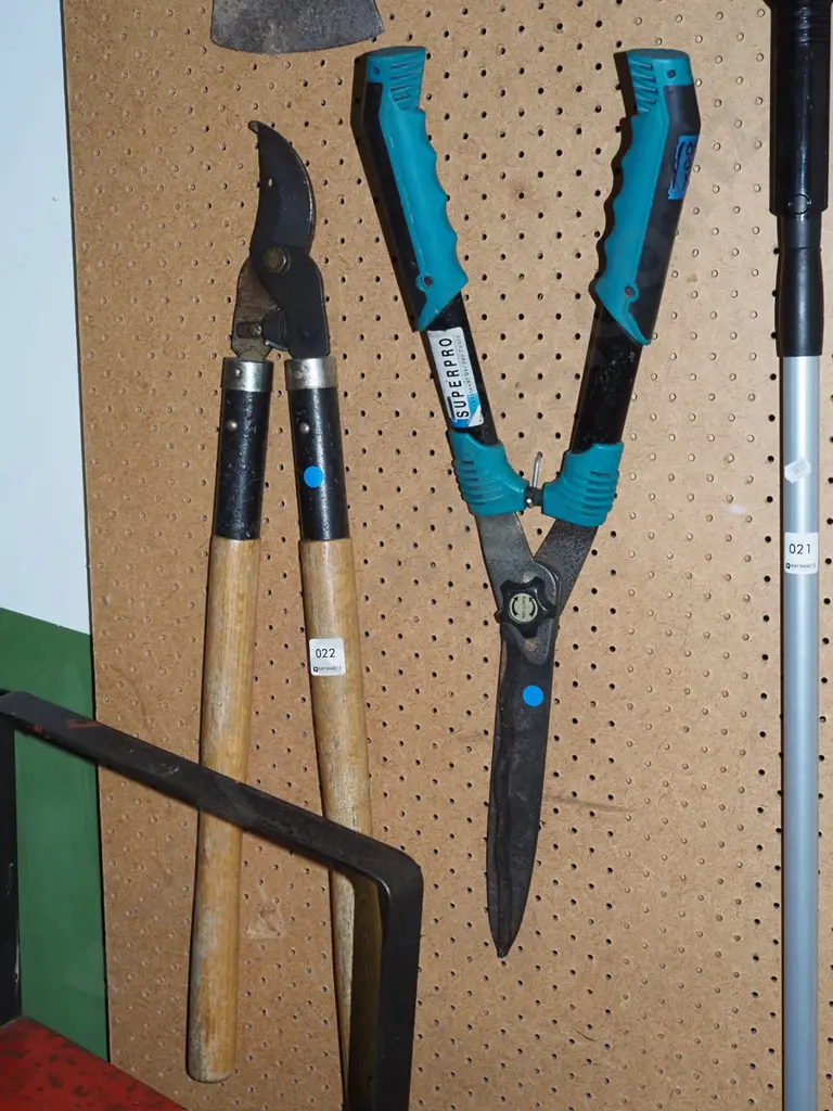 loppers, hedge trimmers - blue dots Image 1++