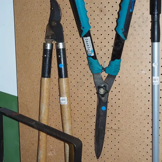 loppers, hedge trimmers - blue dots