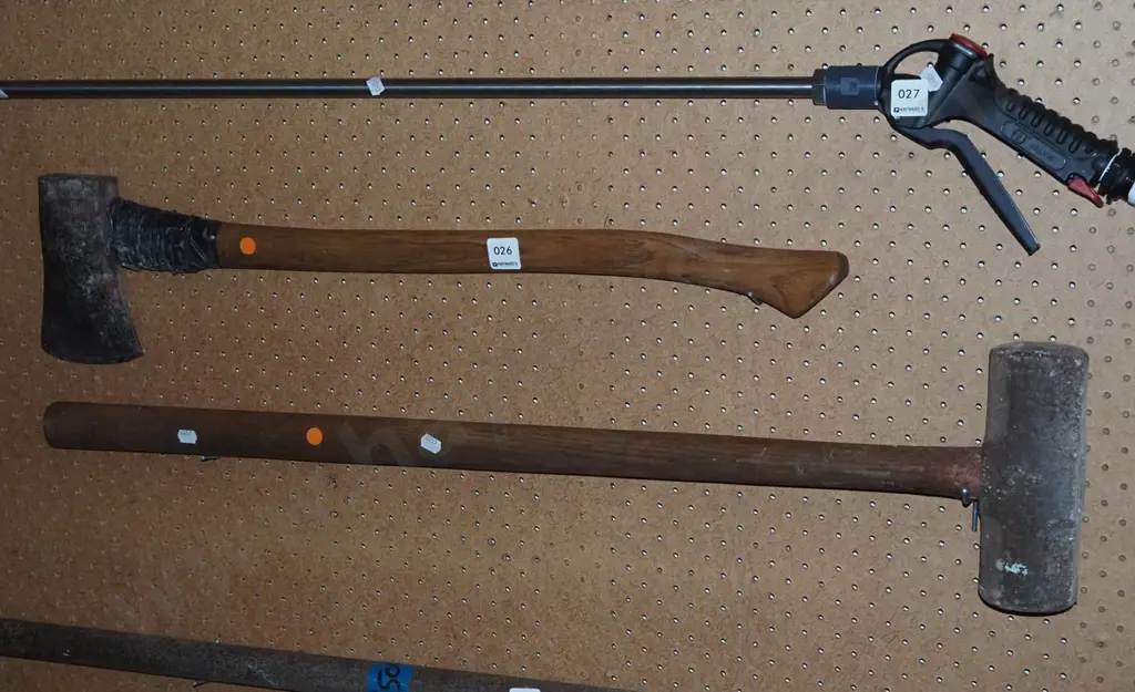 sledge hammer, axe - orange dots Image 1++