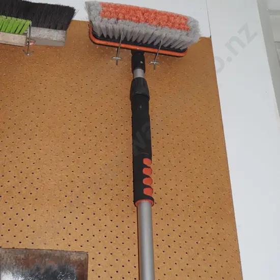 telescopic window brush