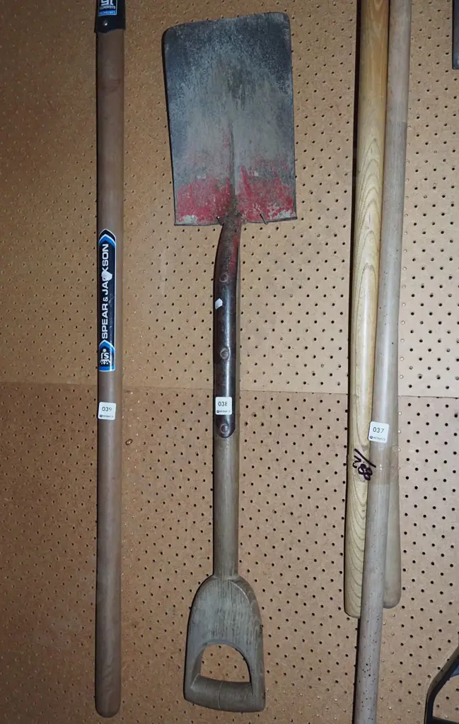 wooden handled garden spade Image 1++