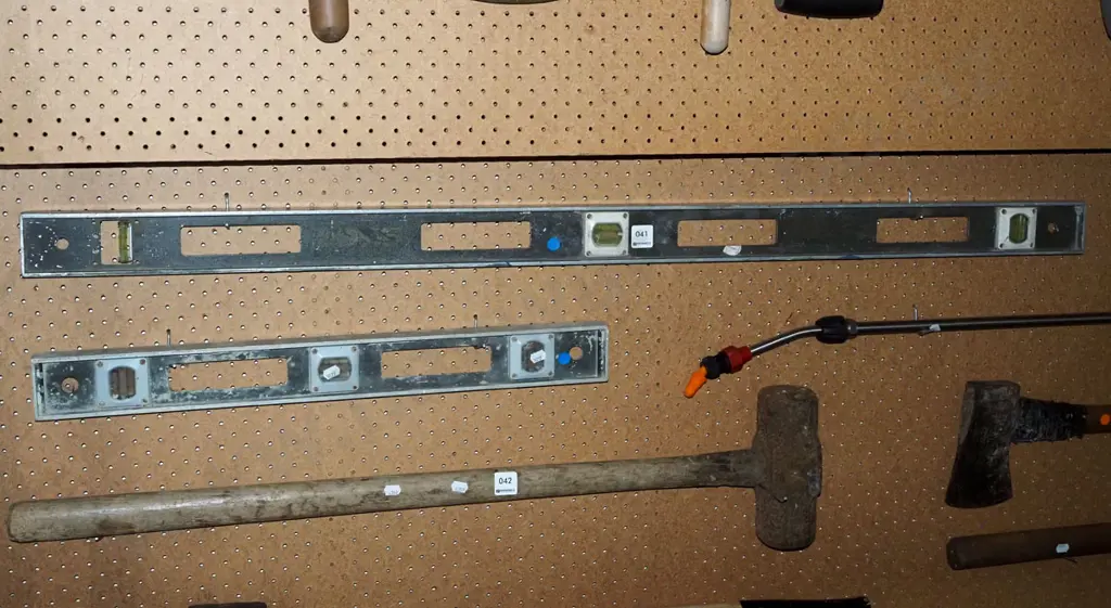 2x spirit levels - blue dots Image 1++