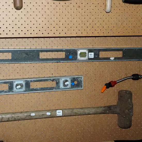 2x spirit levels - blue dots