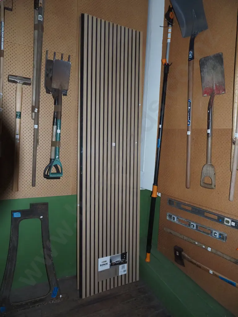 4x panels of Sonik wall linings H2400 W605 Image 1++