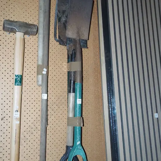 2x garden spades, fork