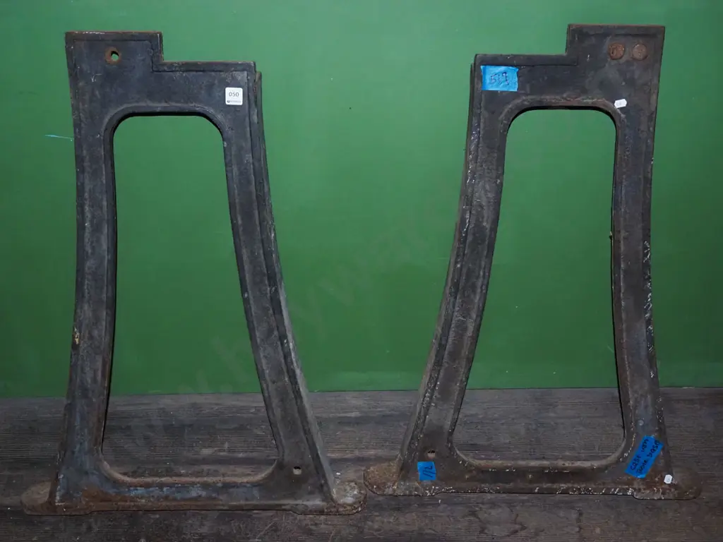 pair of cast iron heavy industrial machine legs H810 Image 1++