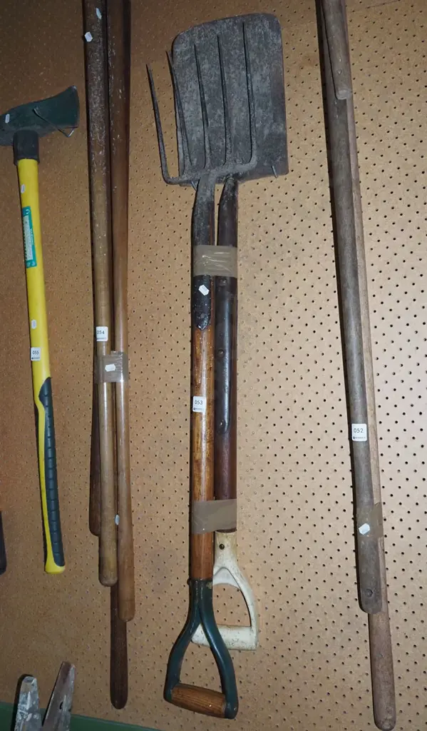 garden fork, spade Image 1++