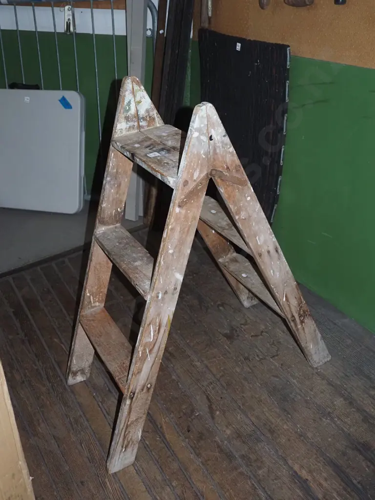 small 3 step wooden ladder Image 1++