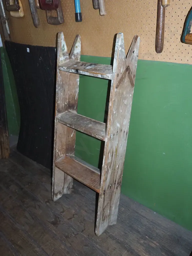 small 3 step wooden ladder Image 1++