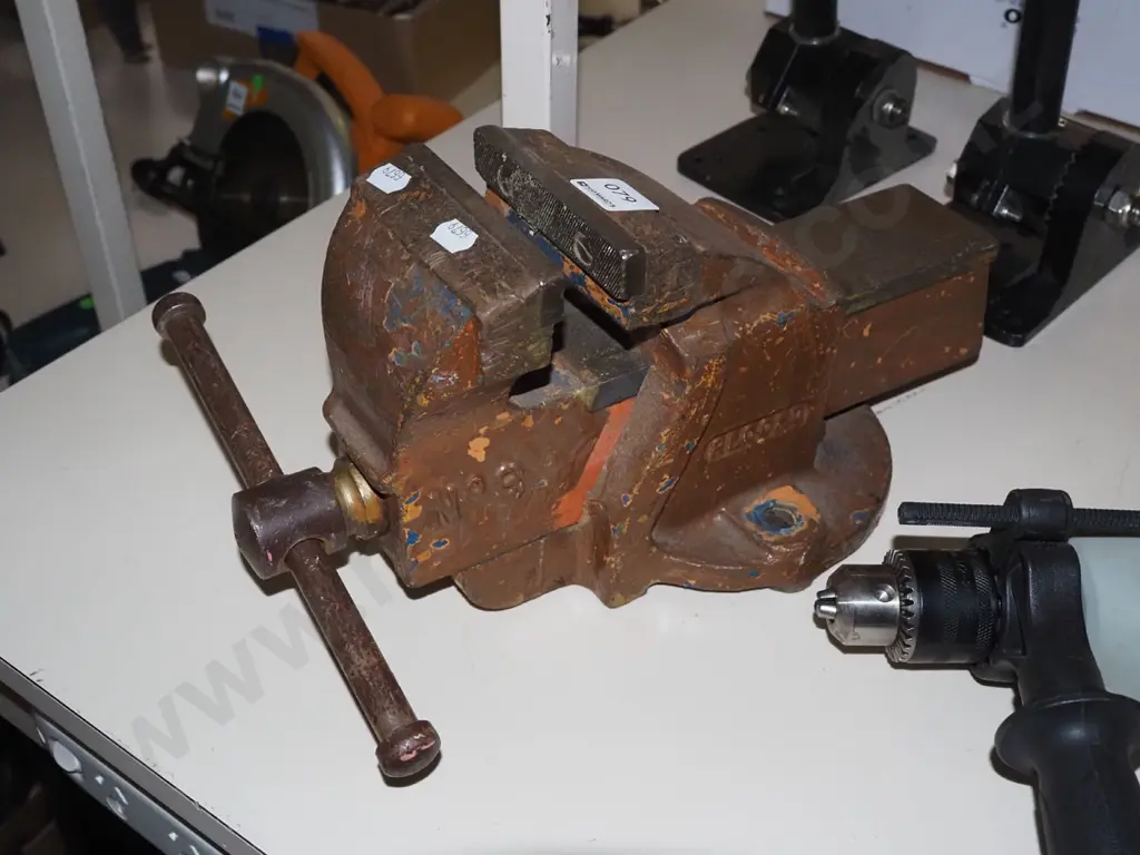 100mm engineer's vice Image 1++