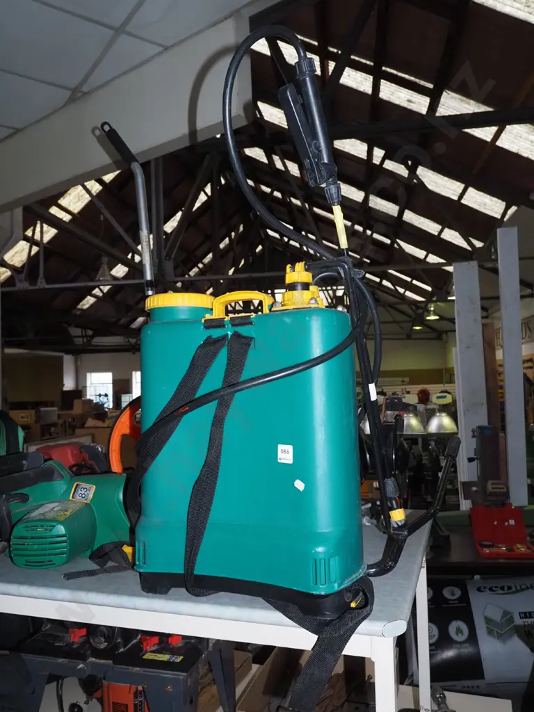 backpack sprayer Image 1++