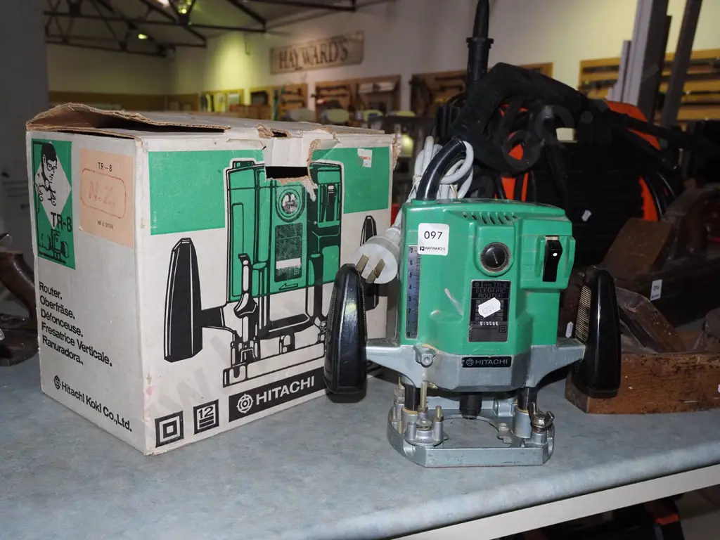 Hitachi plunge router Image 1++