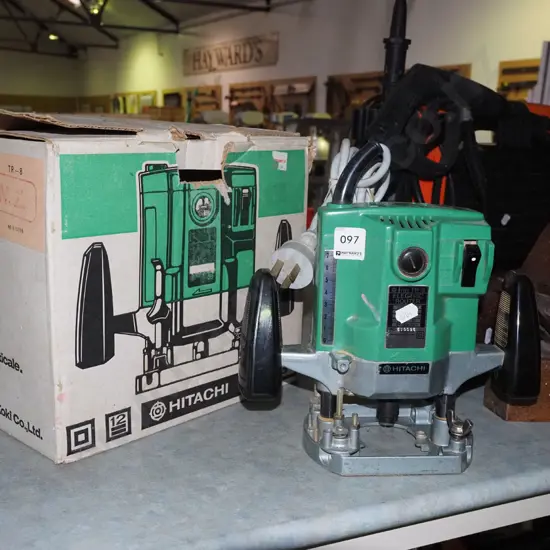 Hitachi plunge router