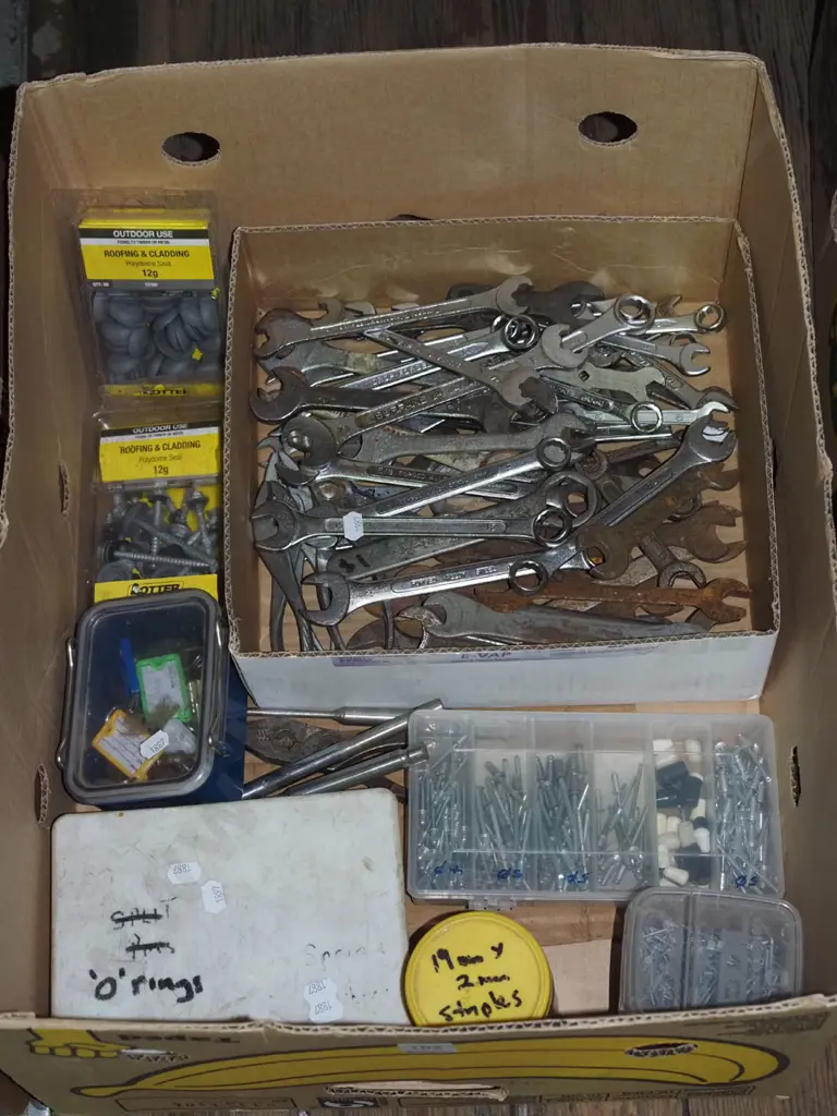 box; open end ring spanners, rivets, roofing screws etc Image 1++