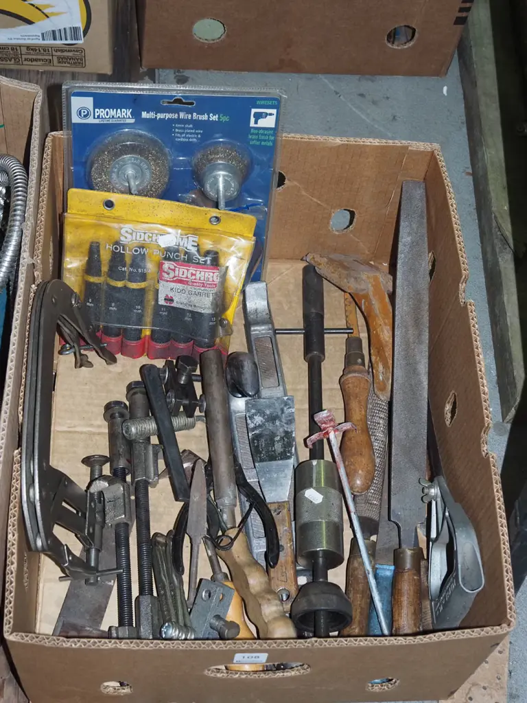 box; valve spring compressor, wire brush set, rasps etc Image 1++