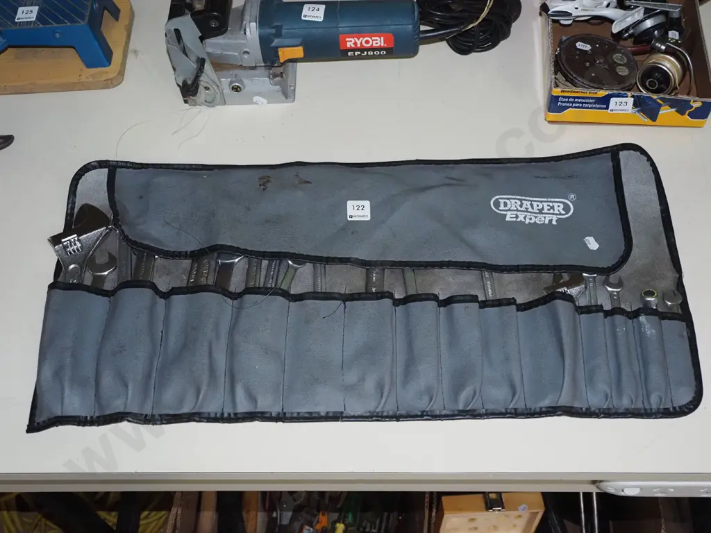 open end and ring spanner set, 2 adjustable crescents Image 1++