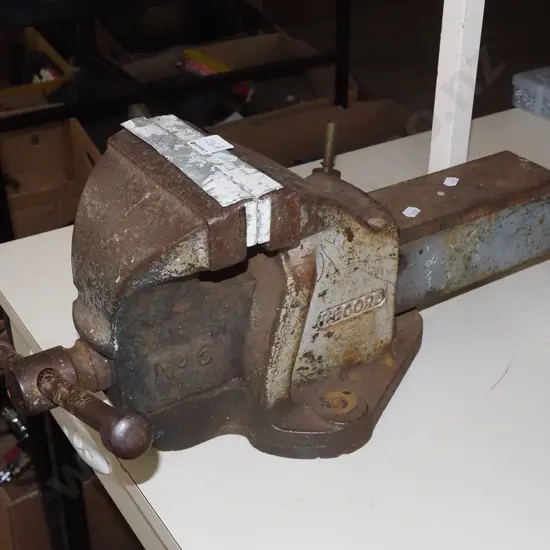 vintage Record No. 6 workbench vice (seized, needs loosening)