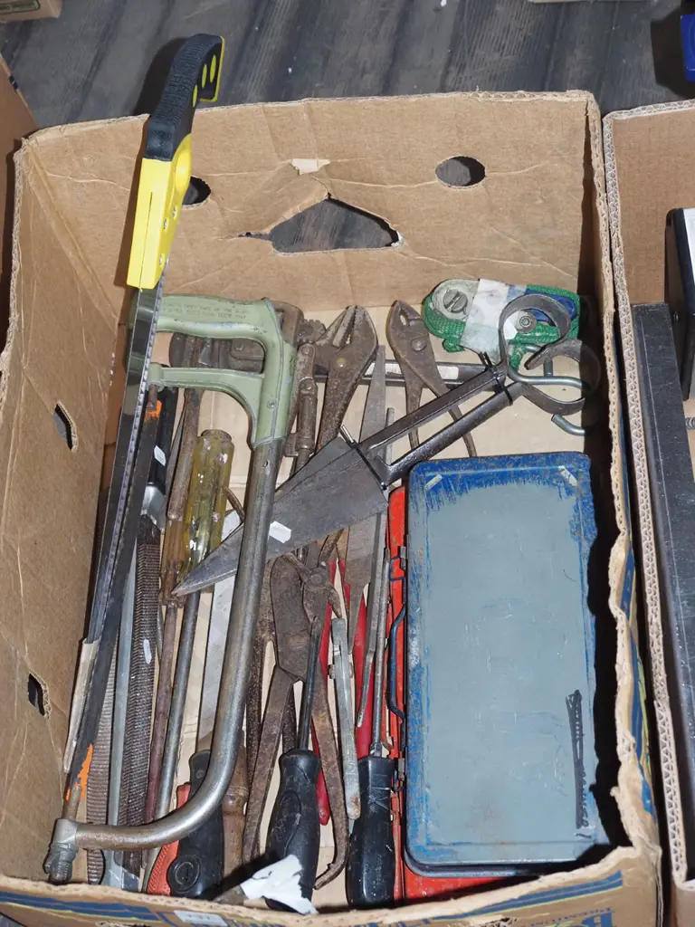 box; part socket sets, pruning saw etc Image 1++