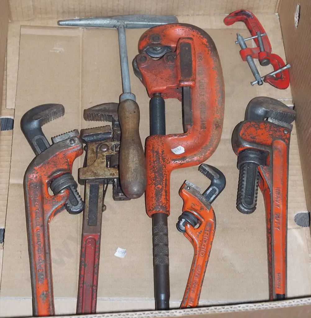 box; pipe cutters, plumber's stilsons etc Image 1++