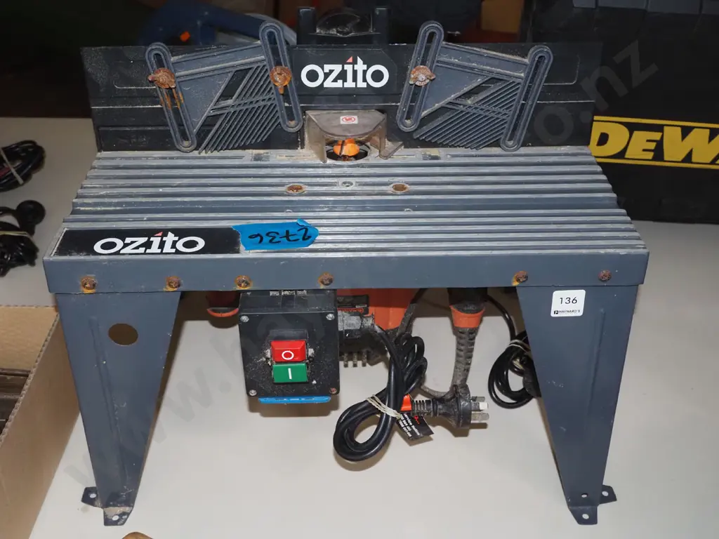 Ozito router table with BD router Image 1++