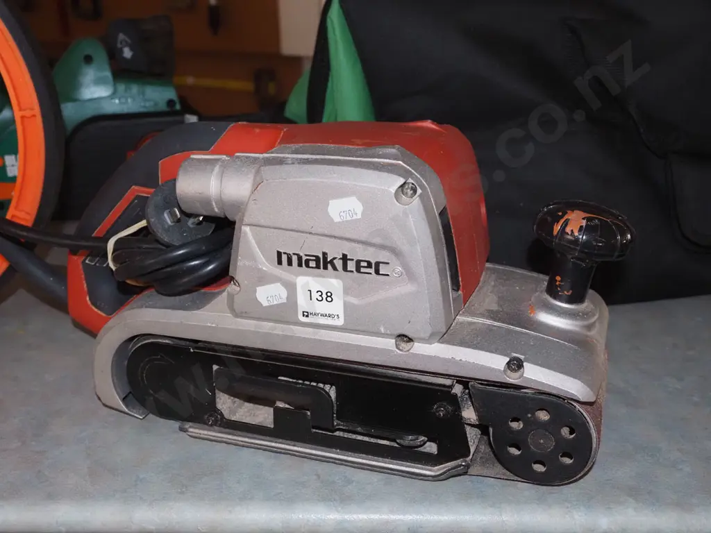 Maktec belt sander Image 1++