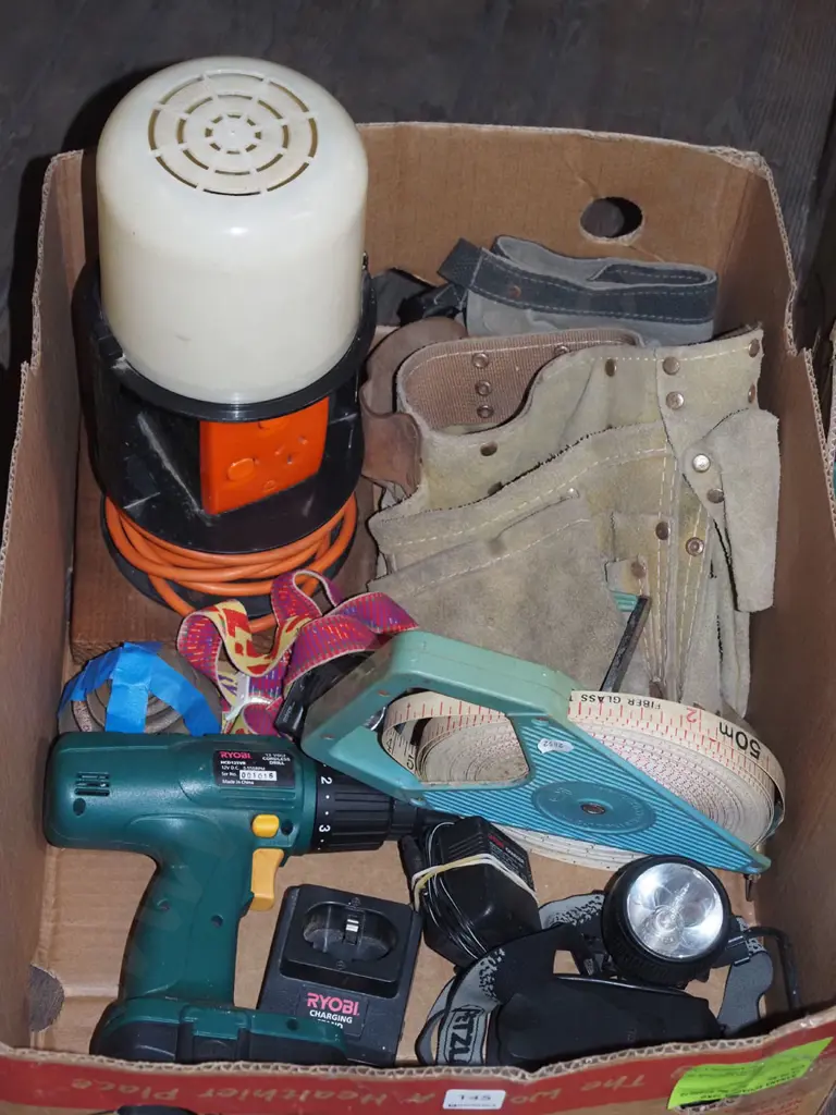box; builder's belt, tape measure, battery drill etc Image 1++