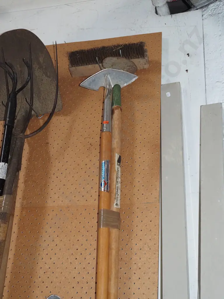 long handled wire brush, 2 garden hoes Image 1++