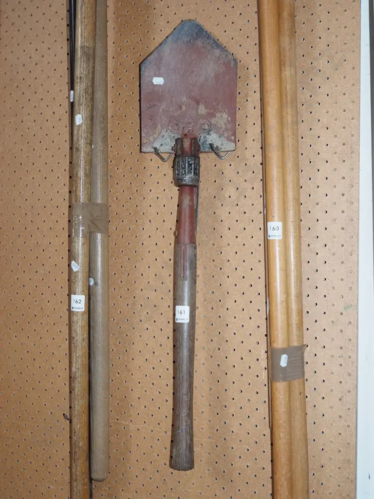 trenching shovel Image 1++