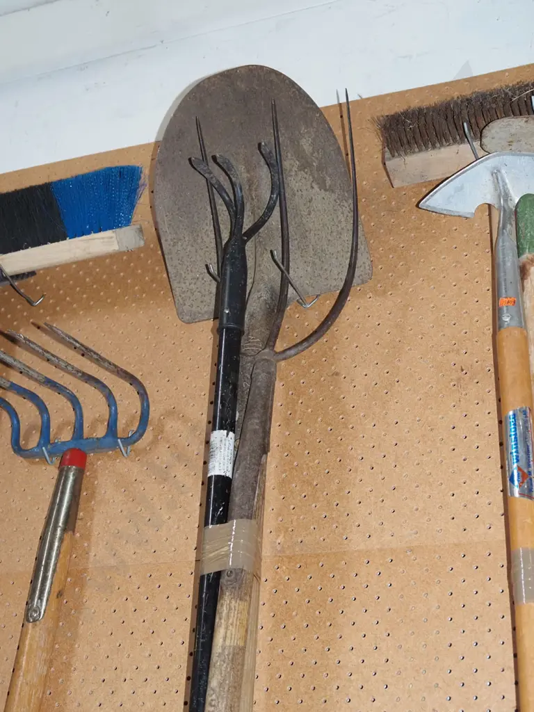 shovel, pitch fork, cultivator Image 1++