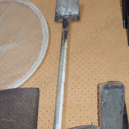 long handled spade