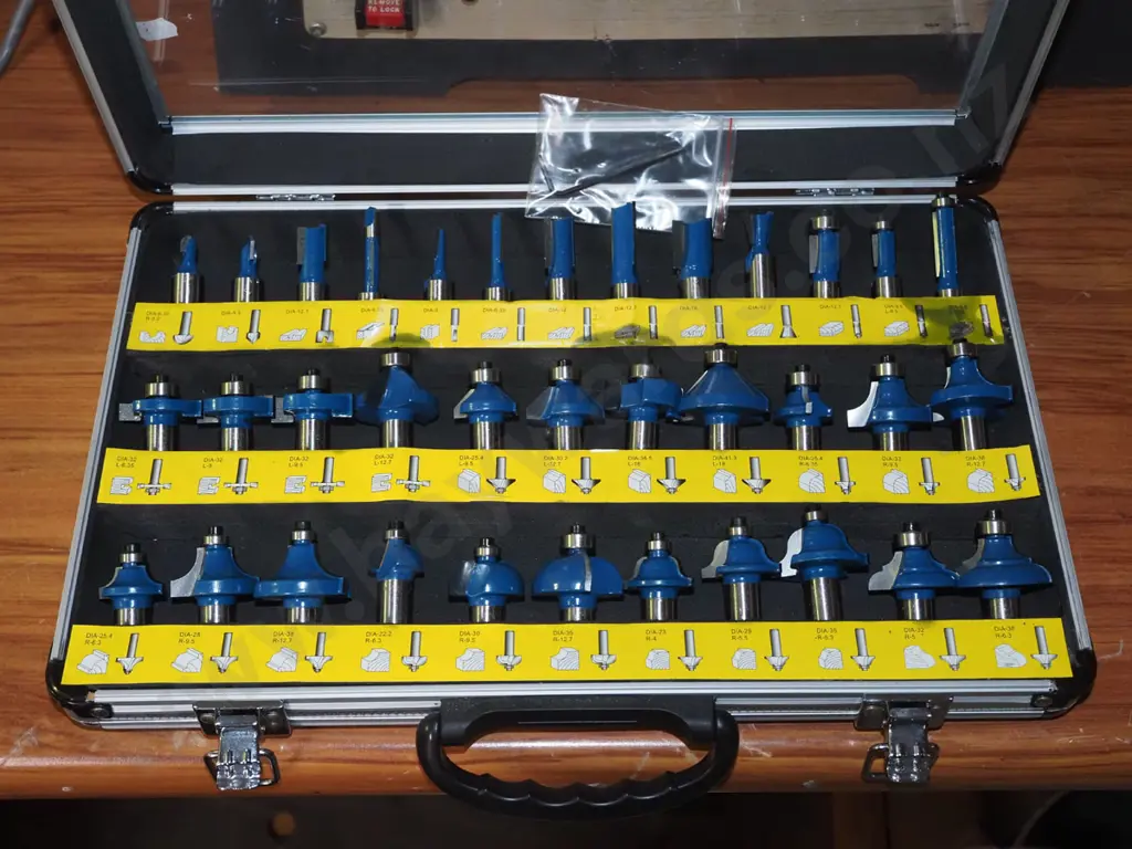 box of router bits Image 1++